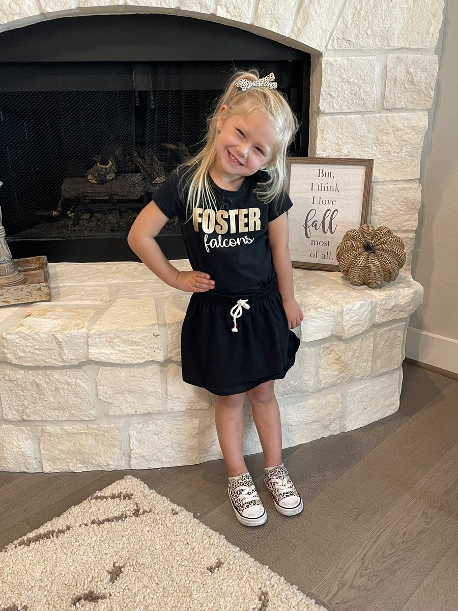 Mama might be silver track now, but this girl is repping gold &amp; black all the way for Foster Homecoming 🖤💛 <a href="/FosterFootball/">Foster Football</a> <a href="/FrostLCISD/">Frost Elementary</a> #protectthenest