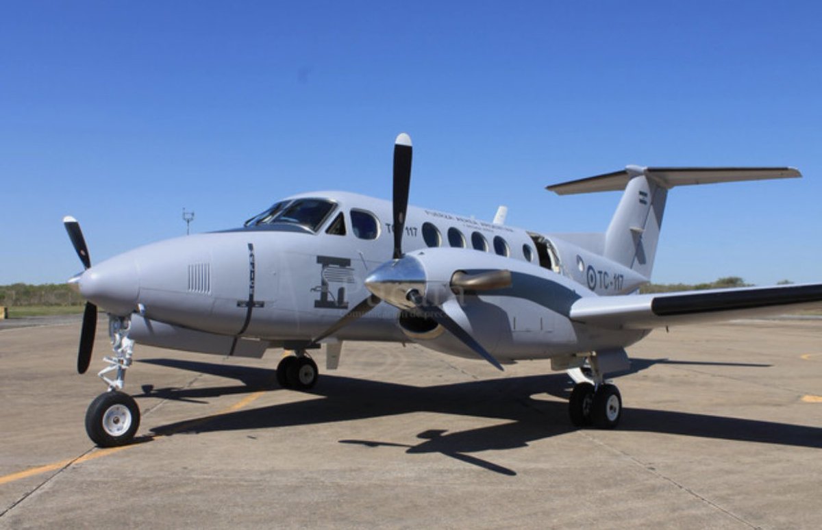 PucaraDefensa's tweet photo. Presentación del @Beechcraft #Huron de la @FuerzaAerea_Arg
#Beechcraft #uc12b #tc12b @Armada_Arg #cepat #armacuar @MindefArg @EMCOFFA_Arg #fondef #IIBrigada #Parana #tc117 @Gonfox79
https://t.co/PWKgg8fPMO https://t.co/Ip8fdkaUGj