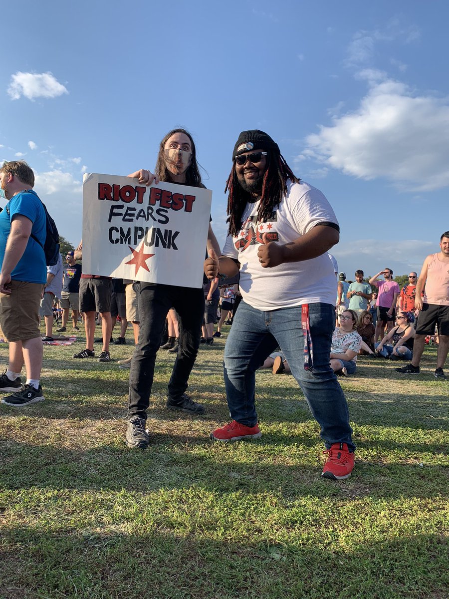MrXavierScott's tweet photo. @RiotFest Ratio ;) https://t.co/EnwOObnwGn