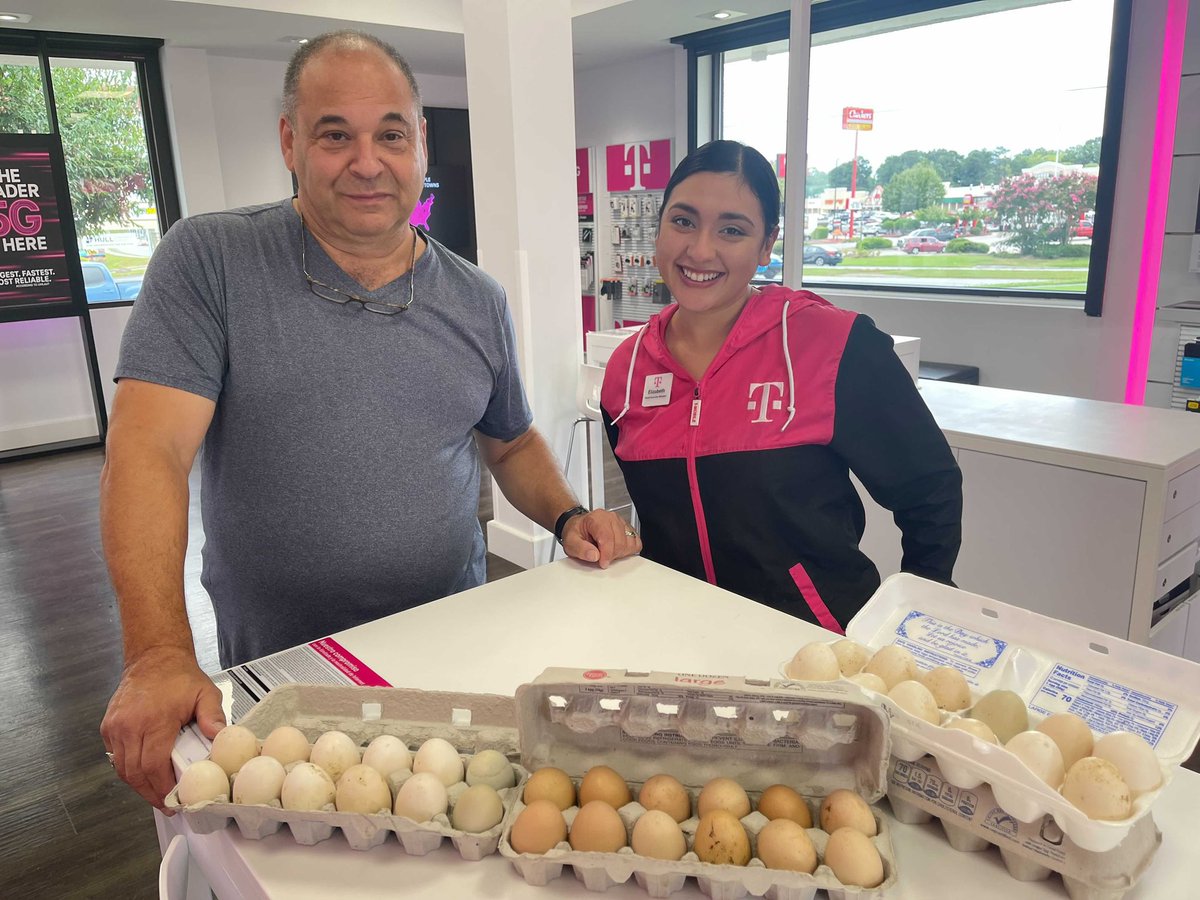 jstn692's tweet photo. Crab up north, eggs in the south! That’s Elizabeth in Dalton, GA showing her customer love and getting breakfast for weeks!  @JohnStevens_ @ChartierDoug #SouthUnited https://t.co/w77r5Sc82z