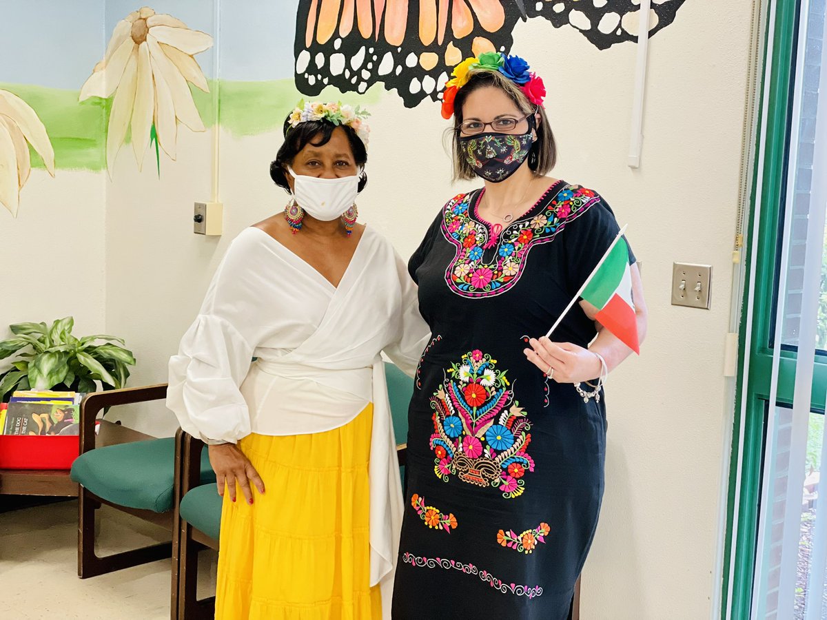 HcpsMango's tweet photo. Thank you to our student services team for helping us kick off #HispanicLatinxHeritageMonth right! Our students created displays that teach about the various Hispanic & Latinx cultures represented at our school. #thisisMango @HillsboroughSch @TransformHCPS @KPteach55 https://t.co/nP1OWzhj4B