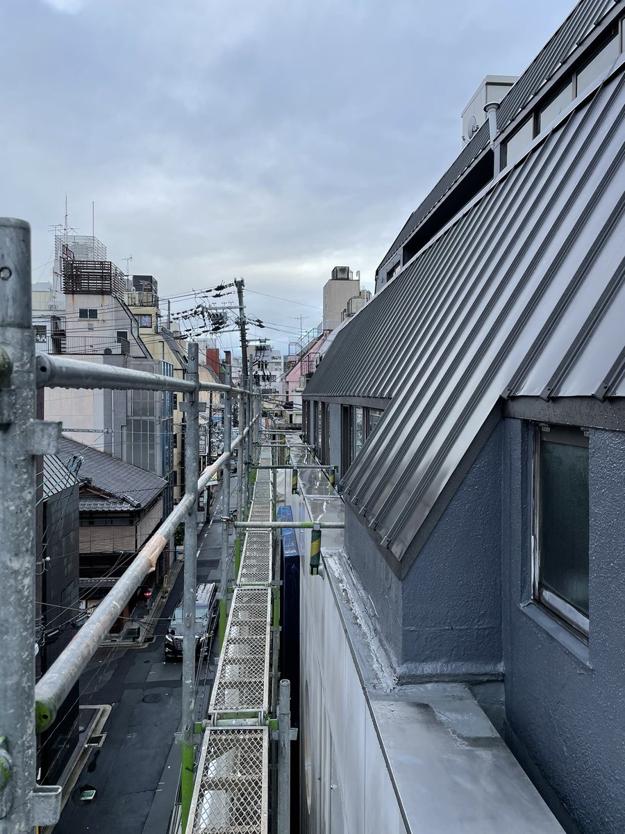 MrKomuten's tweet photo. 早朝チェック
#祇園
#草屋根
#緑化建築
#建築緑化
#緑のある暮らし
#自然との調和
#自然を生かした建築
#心が躍る町並みづくり
#環境配慮型の建築
#建築
#大工
#Architecture
#Architect
#carpenter
#idesign
#mrkomuten
#universalairdesign
#kobe
#kyoto
#神戸
#京都
#片山工務店 https://t.co/LChfF6RmsC