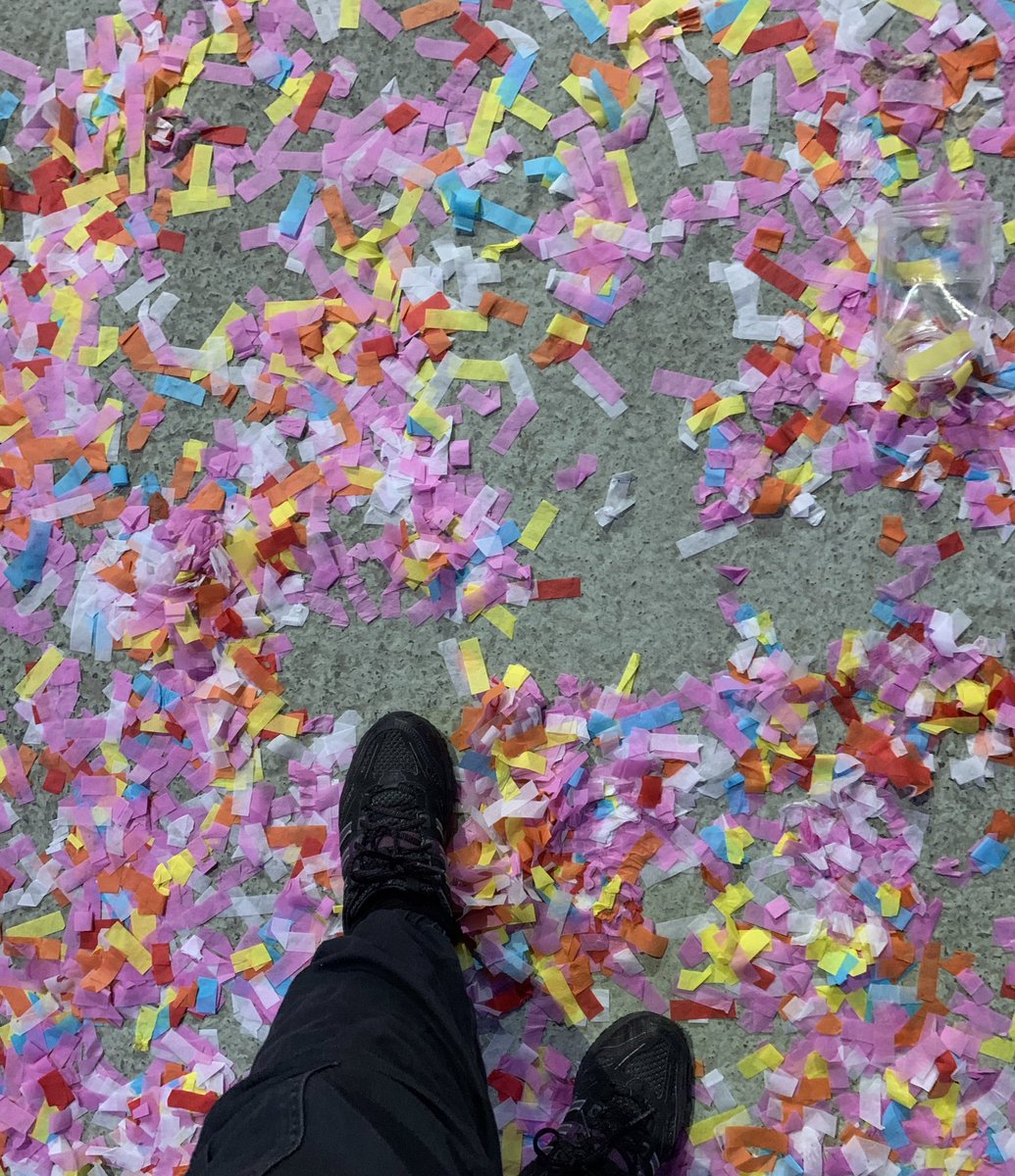 Queenofthe80s's tweet photo. I said there would be confetti 🎊 not once but twice #pressureoff #rio #duranlive 🎶👸🏻 https://t.co/PovJ8YOqGo