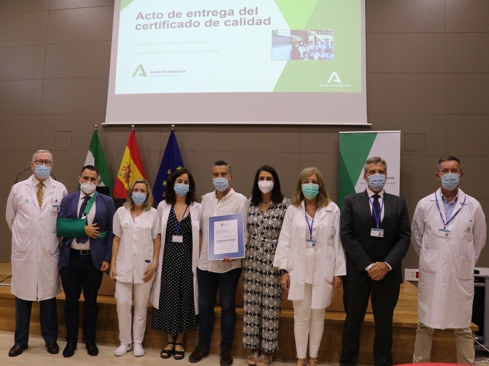 Hoy la Farmacia del Hospital de Ronda ha recibido el certificado de calidad por parte de la ACSA. Excelente trabajo realizado por el Equipo de Farmacia q tuve la suerte de liderar como Jefe de Servicio del mismo.Mérito colectivo q hoy recibí con orgullo en nombre de TODOS.