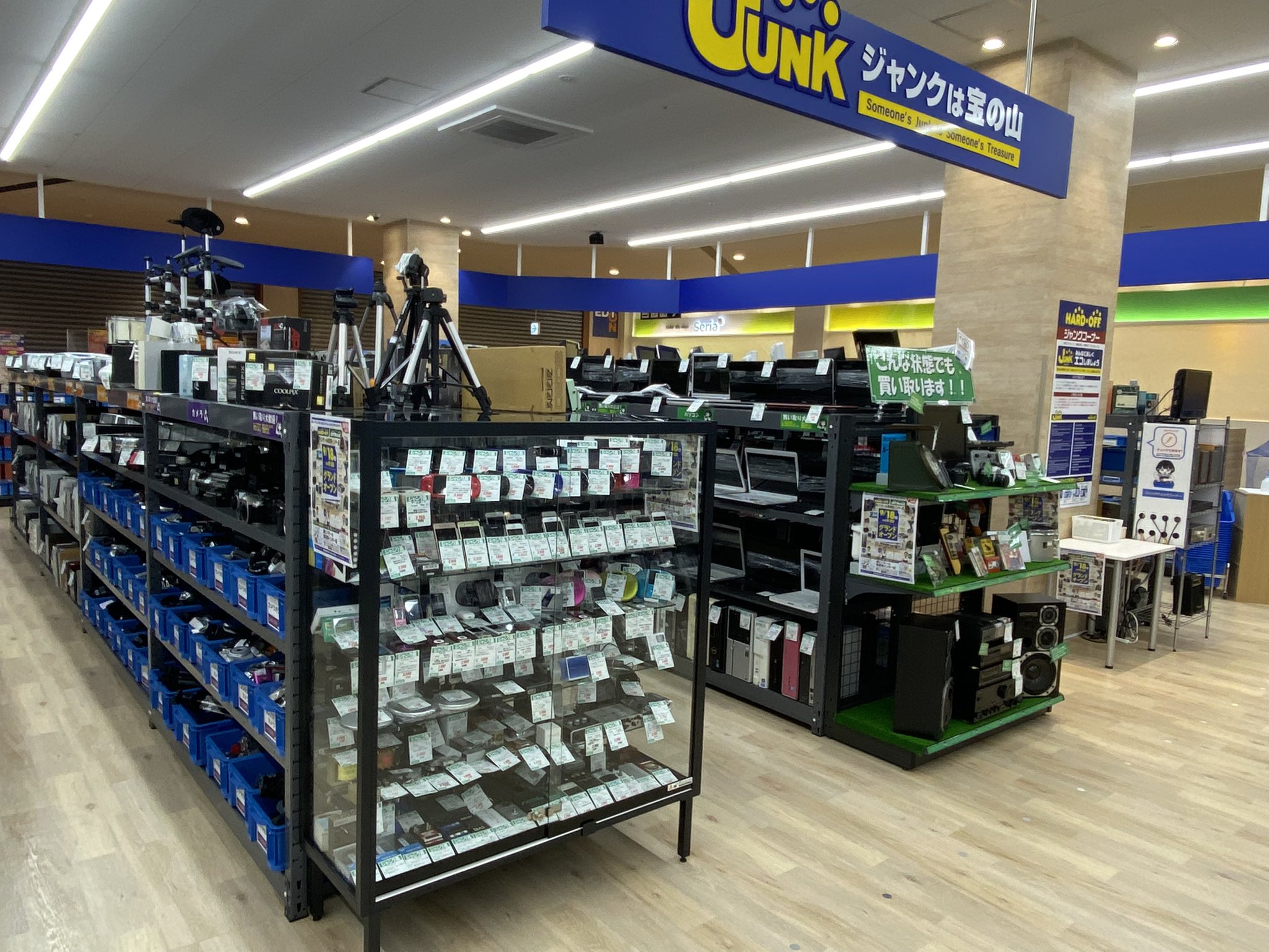 山本太郎 ハードオフ 本日は大阪府堺市に2店舗目となるハードオフ オフハウス堺ビバモール美原南インター店がオープンします 最大級のビバモールさんのテナントとしての出店です 大型商業施設においてサスティナブルな提案の出来るお店を目指して参り