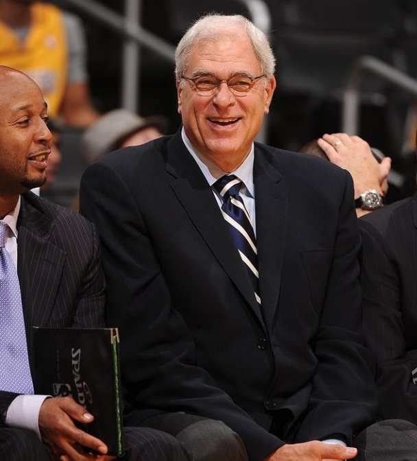 Happy birthday to the Best coach in the NBA history. Que cumplas muchos más Nuestro querido Phil Jackson.   