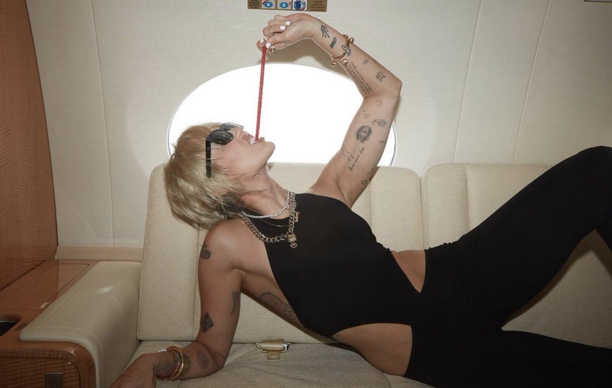 Miley Cyrus tweet media