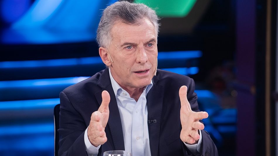 LaCosmoRevista's tweet photo. [CRISIS] Mauricio Macri muy duro con el gobierno "Ni yo puedo hacer las cosas tan mal". https://t.co/jf9TgyCRrV