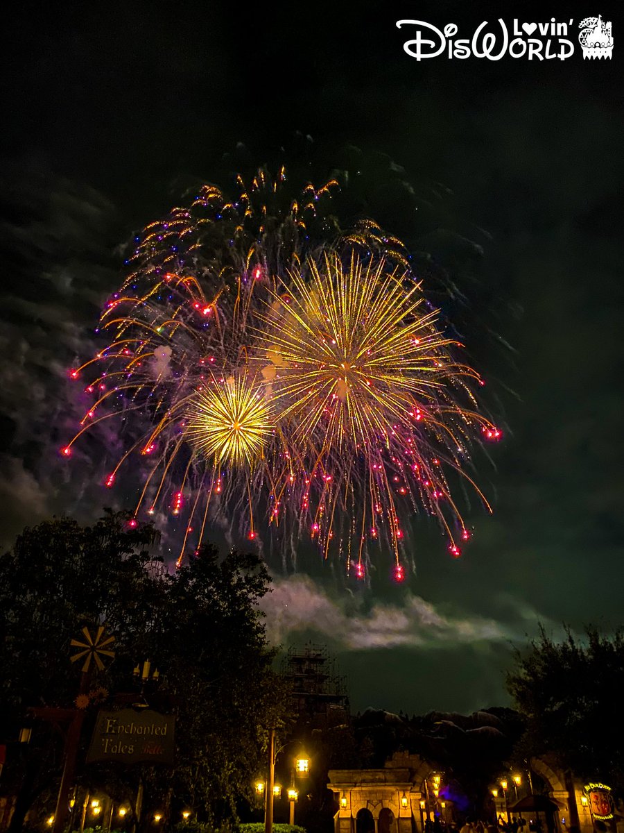 lovindisworld's tweet photo. With Happily Ever After quickly coming to an end, which part of the show will you miss the most?

#disneyworld #disneyfireworks #fireworks #happilyeverafter #magickingdom #disneyparks #instadisney #distwitter #WDW https://t.co/XWGgtWWock