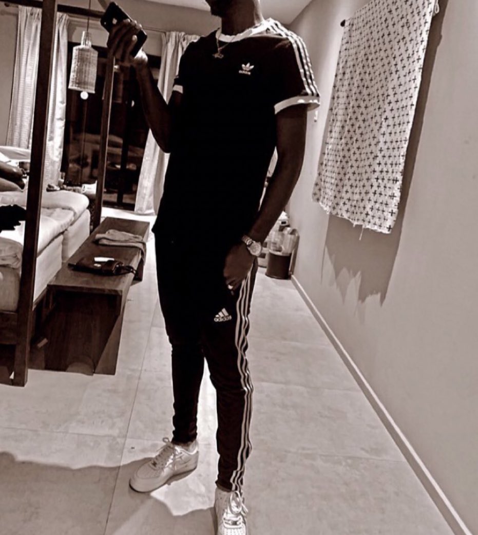 Pogba12897818's tweet photo. Woman will look u dead in the eye &amp; say “I’m not ready to date” then date someone else😂 https://t.co/zuNF4X6foM