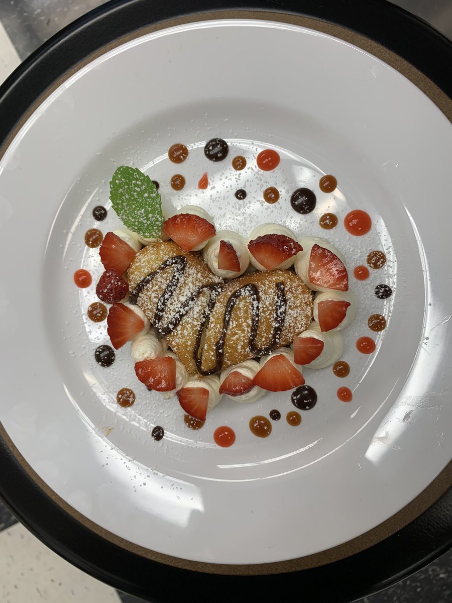 LVCulinaryArts's tweet photo. Twinkie Plating Challenge @LVCulinaryArts today!
My Jr. Chefs prepared homemade chocolate & caramel sauces, strawberry coulis…& made freshwhipped cream!
♥️ We’re a school of the arts!
@LaderaVistaJH
@FullertonSD
#FSDlearns
#CreateDelicious https://t.co/5BKHYATXtU