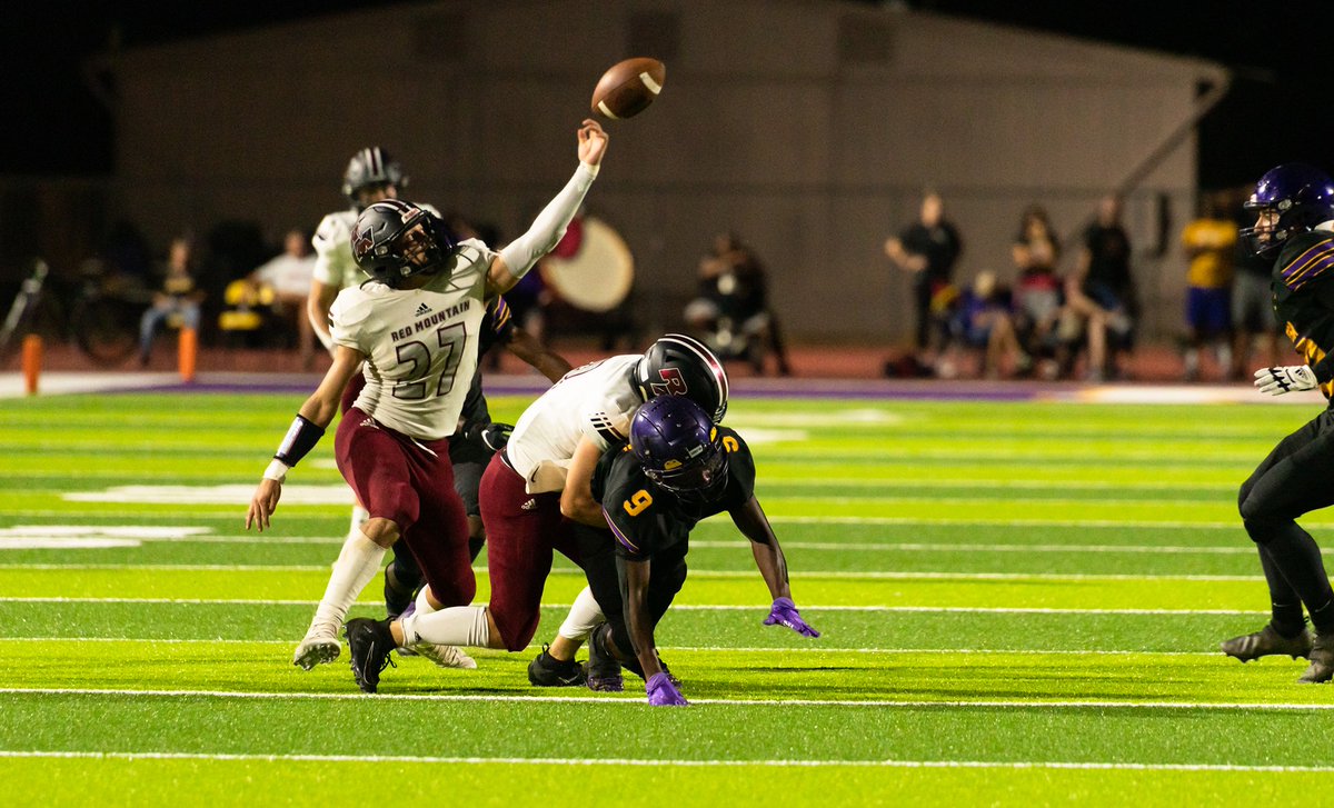 KDBVoice's tweet photo. This baller @SkylarEdmonds is a playmaker! Last week on the road against Mesa, Edmonds logged a 9 tackle game with a TFL plus his First Varsity TD on a Pick 6. #Captain #Leader #GreatTeammate #JustDoes @RedMtnFootball @RMAthletics @redseamovement https://t.co/MWuMA1tkqd