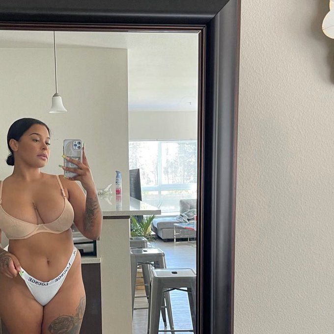 5&rsquo;8 milf w no kids https://t.co/ocbScRmcub