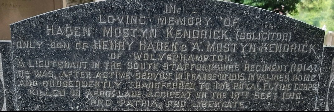 InscriptionsWw1's tweet photo. #RememberedHere
Lieutenant Haden Mostyn Kendrick
Killed in aeroplane accident 18 September 1918
Aged 25
"PRO PATRIA, PRO LIBERTATE"
#SouthStaffordshireRegiment & #RFC
#StPhilipsChurch #PennFields #Wolverhampton
#WW1 #LestWeForget
Online records via https://t.co/a2NCjsmzlJ https://t.co/1Dlu2D0zQn