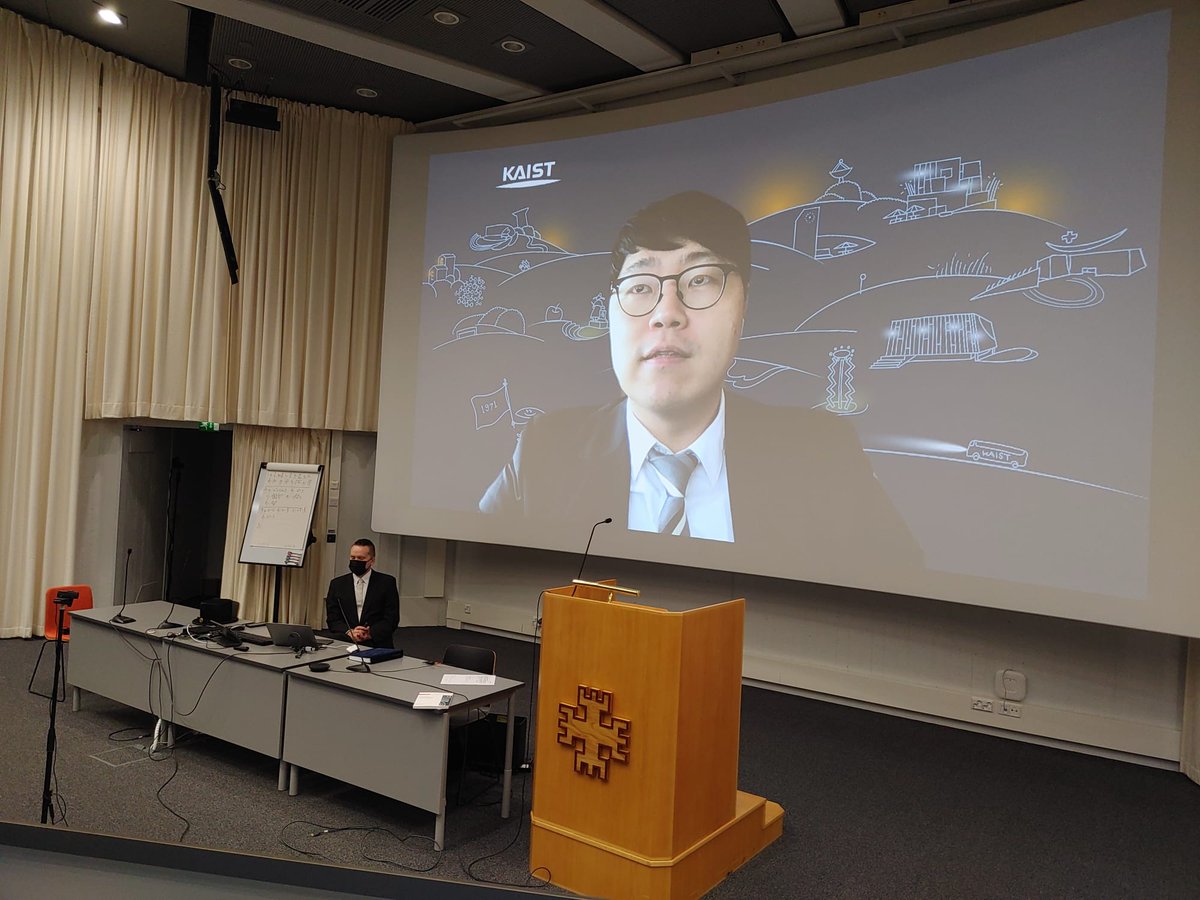 ComputingCrowd's tweet image. We are happy &amp;amp; proud for @Duesynapse successfully defending his doctoral thesis yesterday 🥂 @imjuhokim did an exceptionally good job in critically examining the thesis and giving valuable input for future research directions. 

Thanks also to @GenZ_Oulu &amp;amp; @ubicomp_oulu !