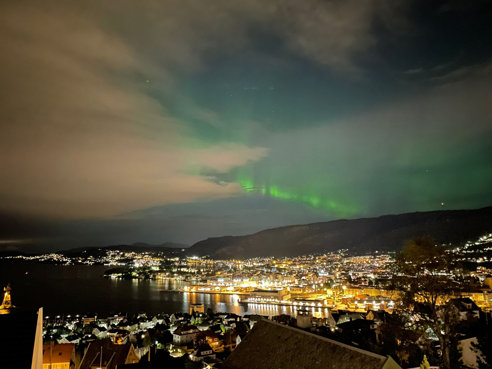 Jovanka Houska A Little Bit Of Magic Touched Bergen Last Night Theviewfrommybalcony Northernlights Bergen T Co O35cbvzid6 Twitter