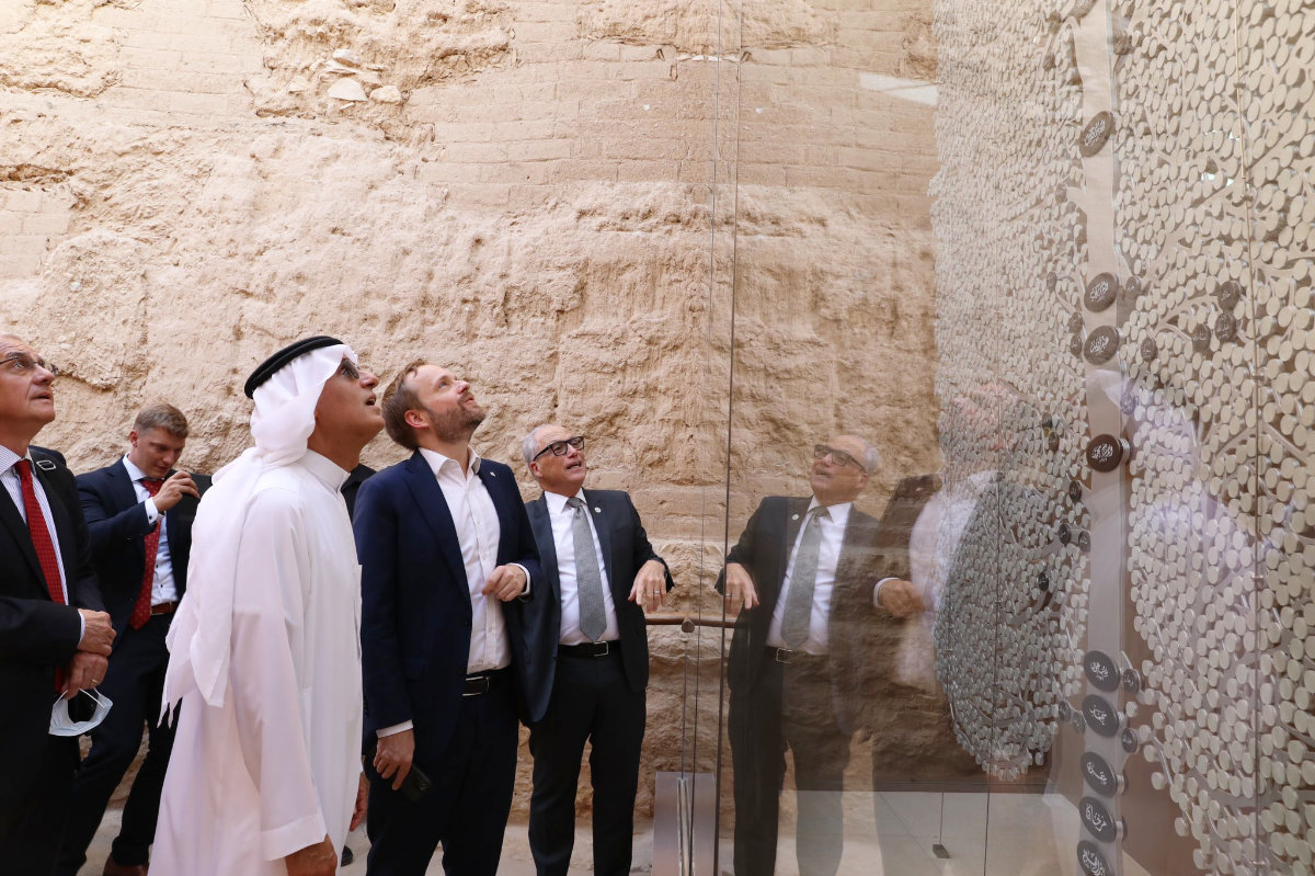 arabnews's tweet photo. #Spotlight: βWe see great potential in delivering #Czech knowhow & technologies to #NEOM, #RedSeaResort & #GreenRiyadh,β says @JakubKulhanek @mzvcr https://t.co/oNITkcJNrg https://t.co/YKwkaJQTCF