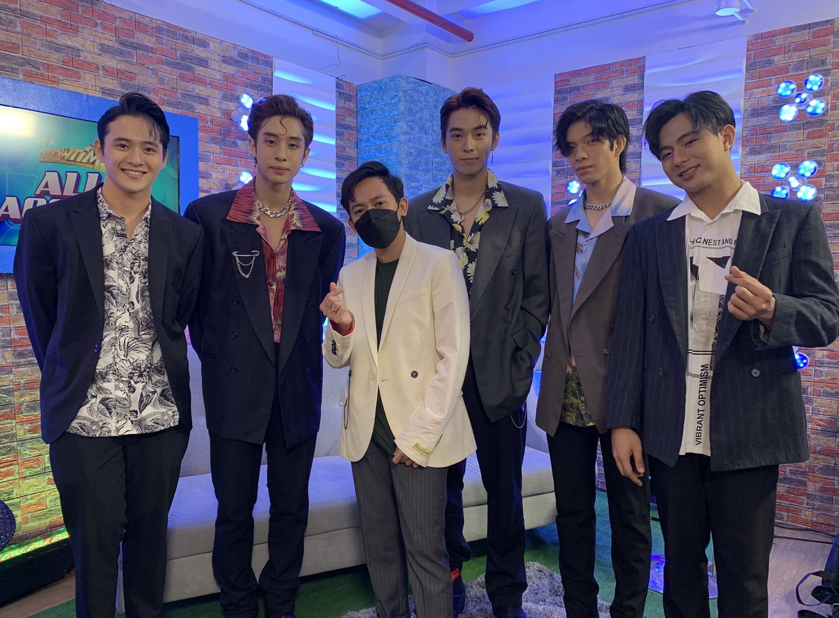 giodextersantos's tweet photo. manager yern?? hahahaha 
#BGYOtheBaddest 
#BGYOxTNT5GrandFinals 
#TNT5AngHulingTapatan https://t.co/actY0Bl5nj