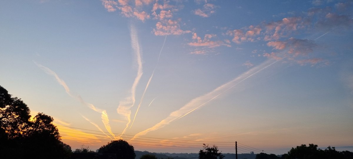 Hazy start to the morning with a stunning sky... Shops open 10-4pm