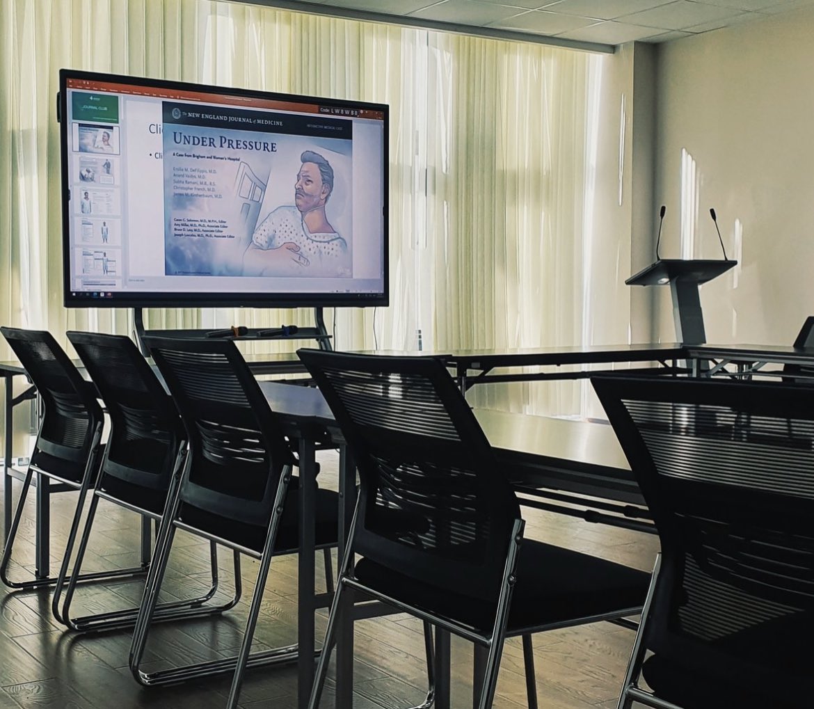 Эмч нар маань клиник кэйс дээр хэлэлцүүлэг хийж ярилцаж үзлээ. Хэлэлцүүлэг хийснээр тасаг нэгжүүд хоорондоо хамтран ажиллах шийдвэр гаргаж сурахаас гадна эмч нарын маань клиник сэтгэлгээг улам хөгжүүлдэг 🏨