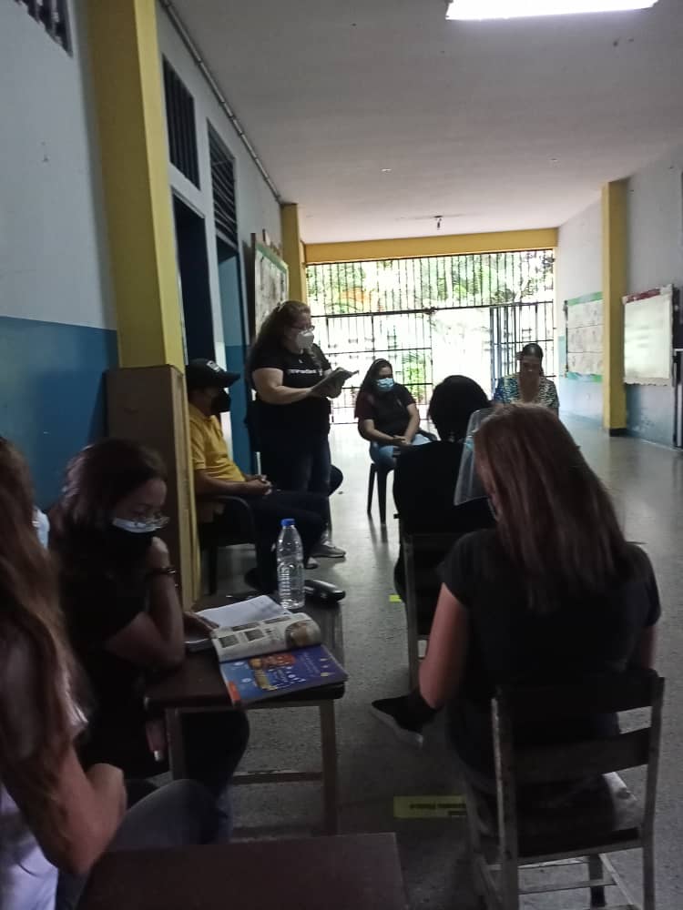 ebjarval's tweet photo. Jueves 16 de septiembre inicio del año escolar 2021-2022. 1er Consejo General del Personal de #ebjarval @charlychaves @HayvicM @_LaAvanzadora @FreddyBernal @MPPEDUCACION @ZonaEducTachira @Crazet2011 https://t.co/VyCvziJpct