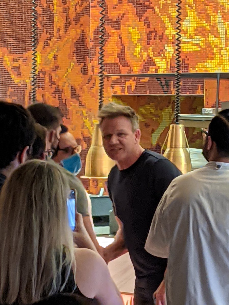 Eating at Hell's Kitchen Restaurant in Las Vegas and Gordon Ramsay actually stopped in!! #HellsKitchen #GordonRamsay https://t.co/X7aZSpuUIc