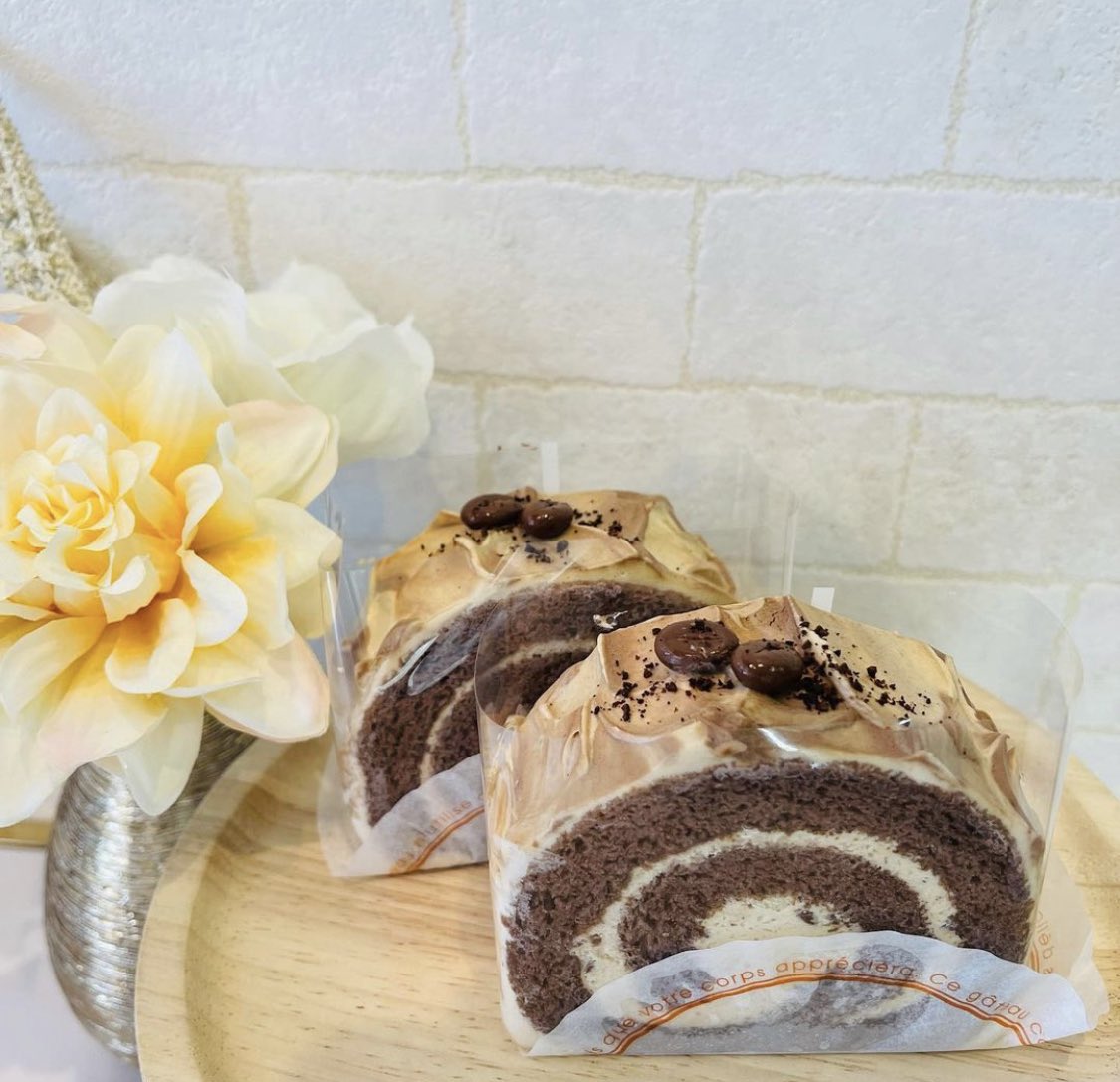 Cake To Go コーヒーロールケーキ 400 コーヒー好きの方にはとってもおすすめです 東京 芝公園 パティスリー コーヒー ロールケーキ テイクアウト T Co Yqcqvvohgu Twitter