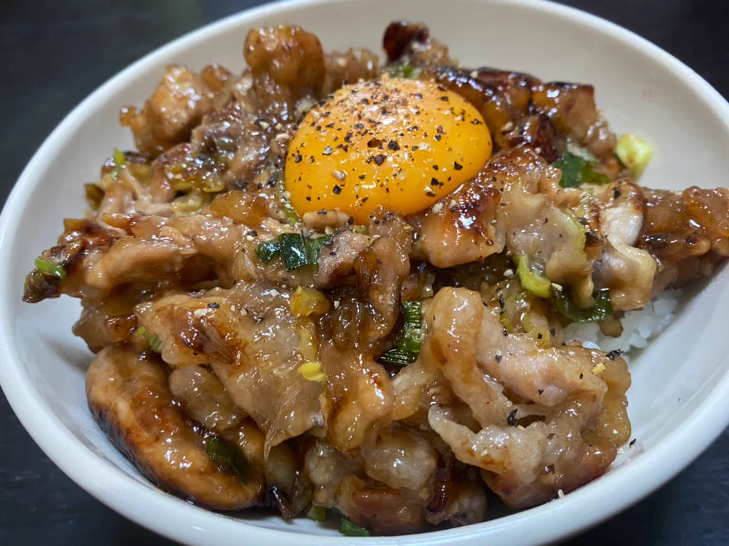 豚丼作った(•ㅂ•)و
簡単、そして美味い(*´ч`*)
最高です( ﾟДﾟ)ｳﾏｰ  