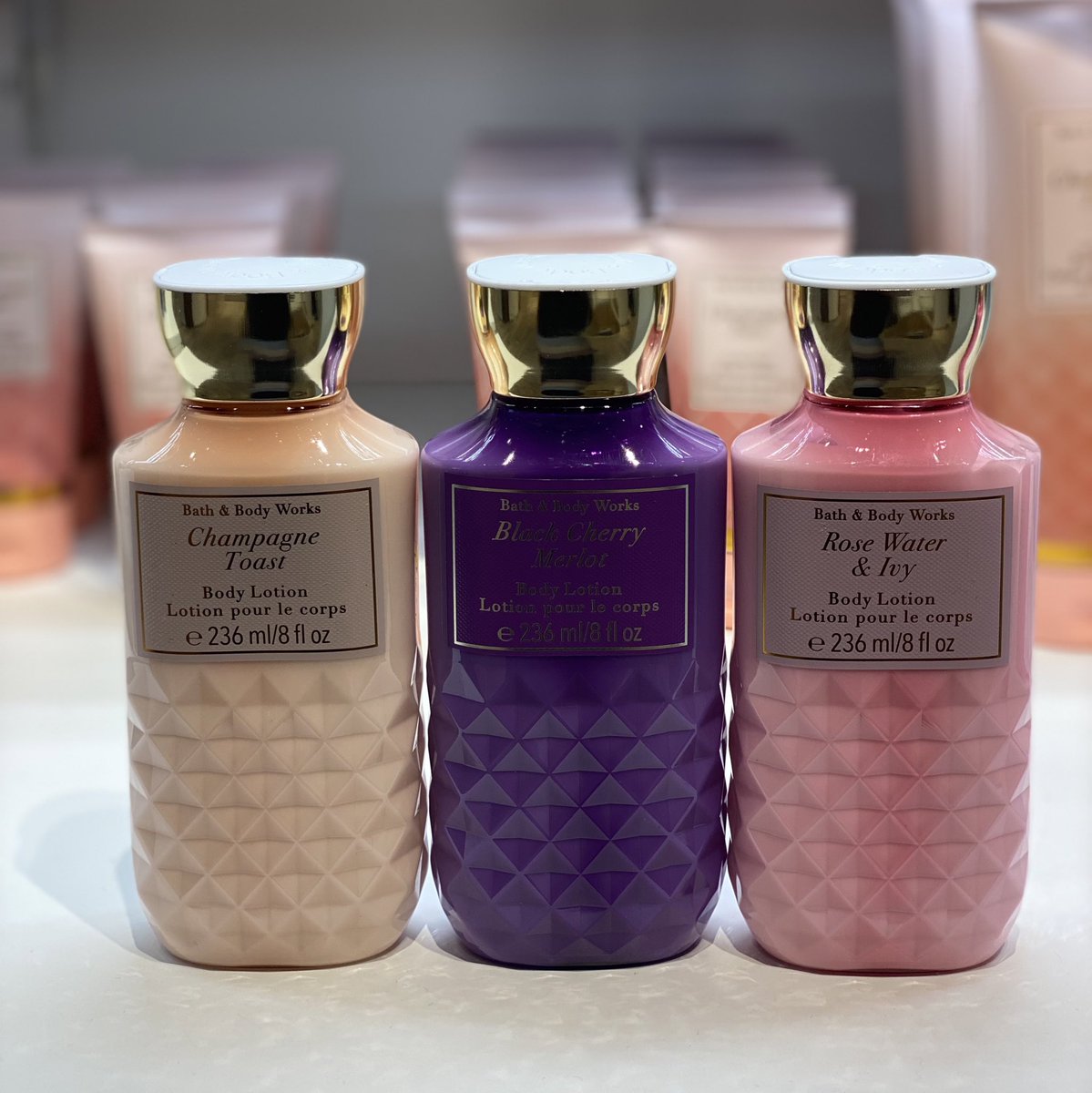 therinn_'s tweet photo. BATH &amp; BODY WORKS SALES 60% OFF !!!

ALL BODY LOTION RM37 ONLY!!!! FREE POSTAGE LAGI !!! ADA YANG NAK TAK? SERIOUS MEMANG JIMAT GILA ! 

CUKUP 300RT I  BAGI FREE DEKAT SAPA YANG BERTUAH 🙆🏻‍♀️ https://t.co/2JhUfARtqA
