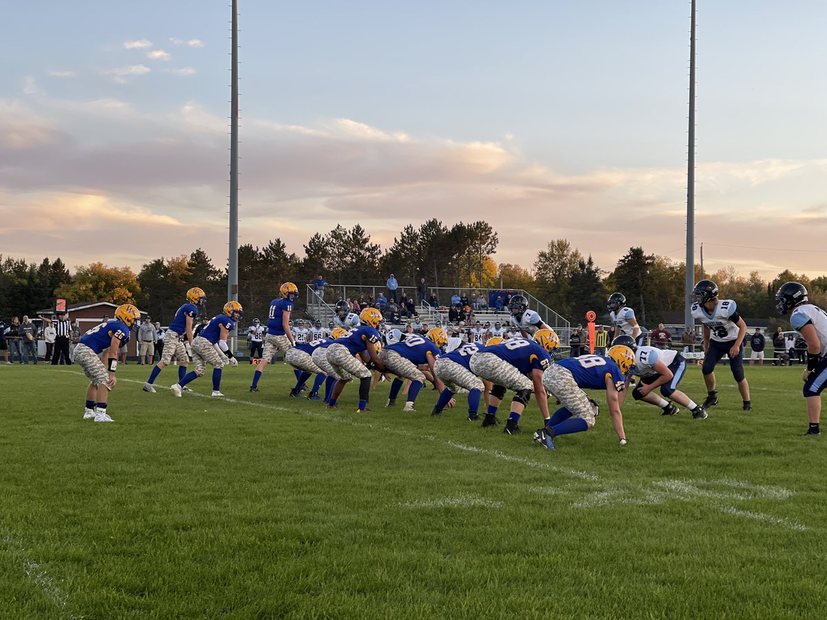Deer River Warriors Football defeats the Northwoods Grizzlies 22-16 in a hard fought game! @DeerSchools @DRWarriorWay <a href="/DREA7066/">DREA#7066</a> <a href="/TKongsjord/">Tait Kongsjord</a> @Tymorri83771258 Good Job!!