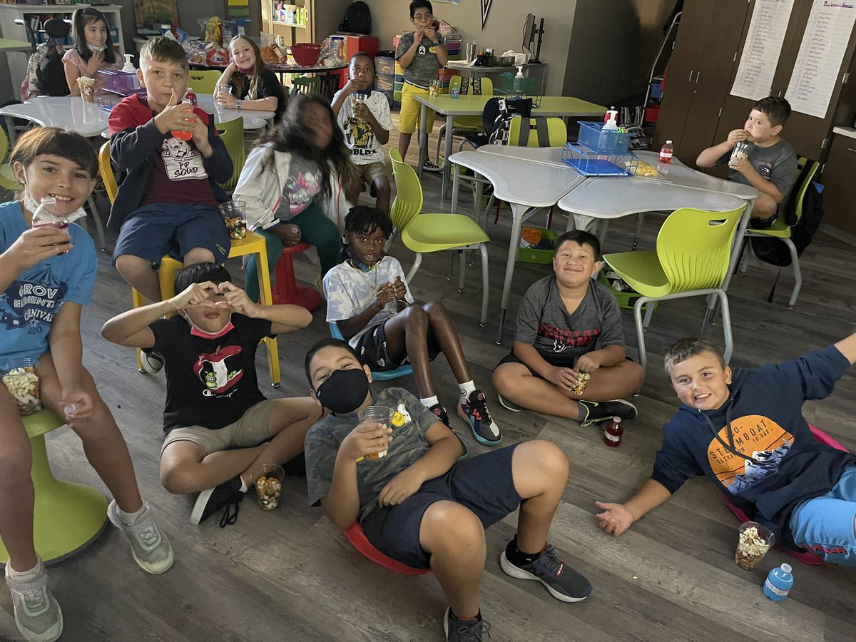 MrsPoteet's tweet photo. Today we explored mixtures and solutions with some kool-aid and homemade trail mix!! Science is yummy!! #wearegroves @HumbleISD_GE https://t.co/Nr8NmxZxzp