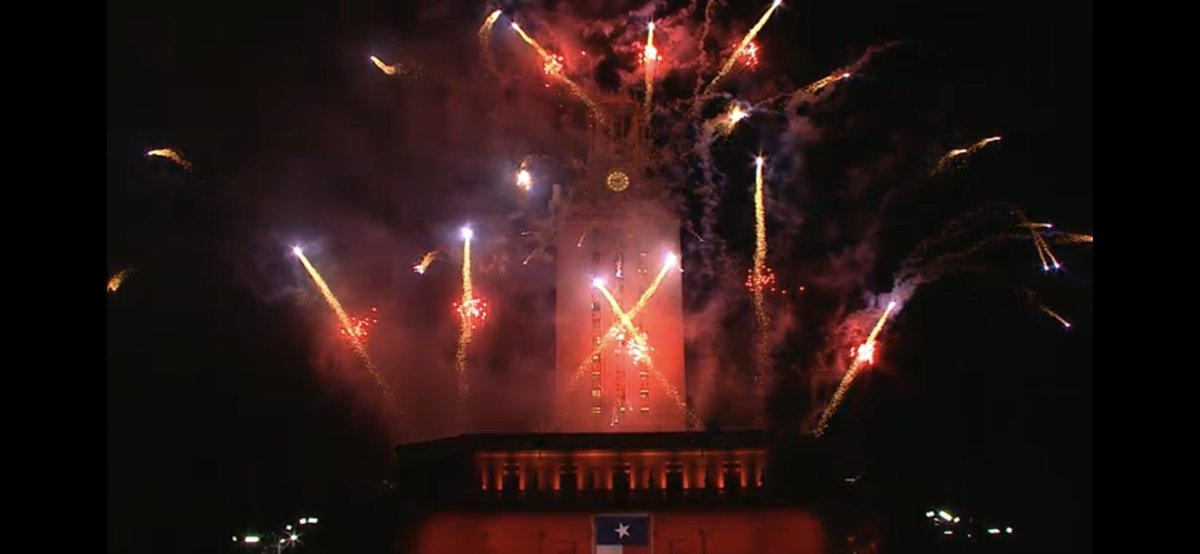 TexasScience's tweet image. That’s a wrap on tonight’s event! We look forward to grad recognition moments tomorrow with our Natural Sciences graduates. #UTGrad2020