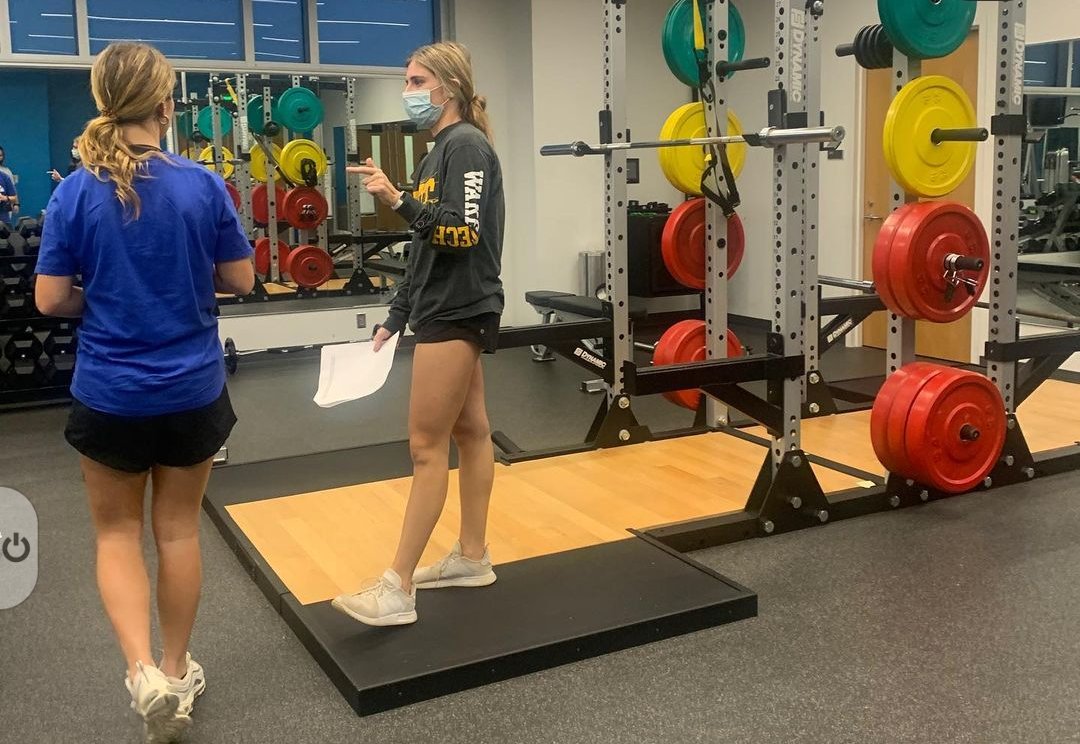 WakeTechSB's tweet photo. This is an amazing team!  So proud of our Wake Tech Softball Team and Nicole Mitchell @nicm_fit on IG!  She was challenged to put together a workout program, helping fulfill her career objectives!  SUCCESS and LEADERSHIP!! https://t.co/BbzVSeuTLD