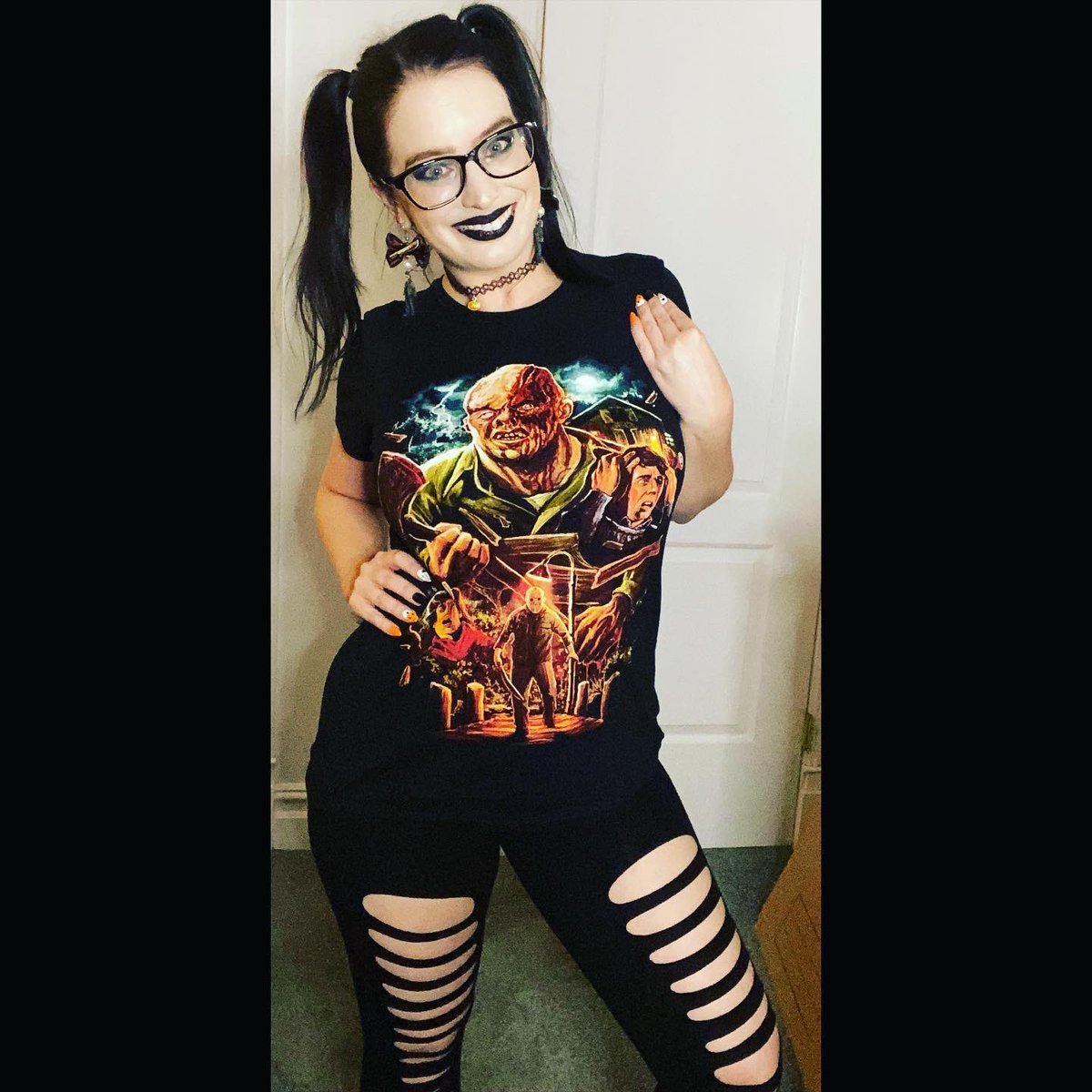 kayhorror_'s tweet image. 🩸Happy Friday!🍷
#terrorthreads #fridaythe13th #jasonvoorhees #horror #happyfriday #selfie