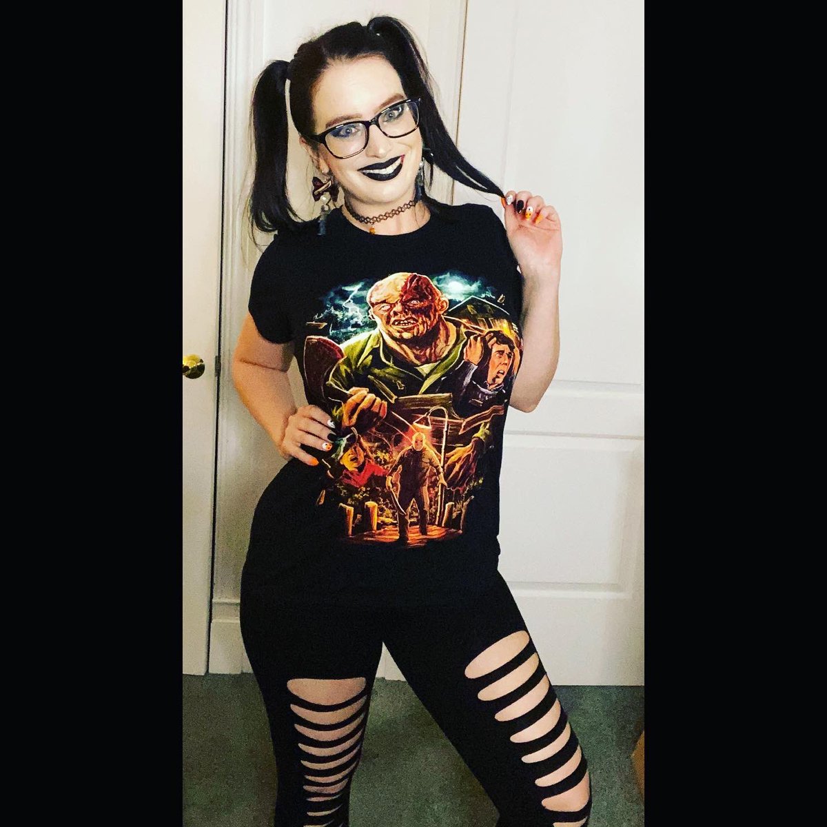 kayhorror_'s tweet image. 🩸Happy Friday!🍷
#terrorthreads #fridaythe13th #jasonvoorhees #horror #happyfriday #selfie