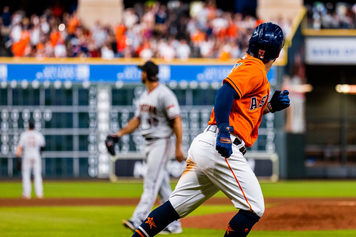 astros's tweet photo. Jose Altuve hit his 849th career hit inside Minute Maid Park which ties Lance Berkman for the stadium record. https://t.co/sPkRpyd7ed
