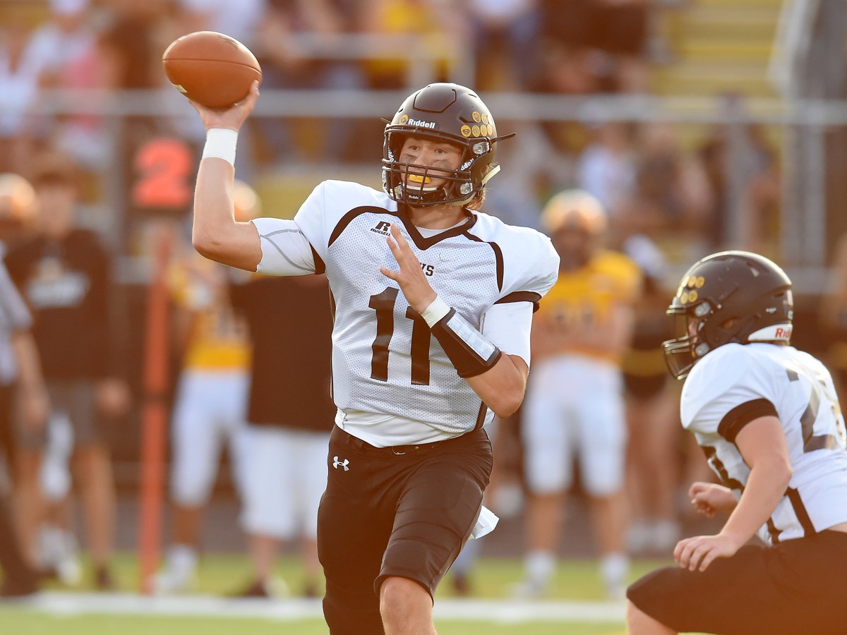 South Carroll QB/K <a href="/RyanBarnard_/">Ryan Barnard</a>  hit three field goals and @BigRod_o5 added a rushing score, as the Cavaliers' defense did the rest in a 16-7 victory over Westminster Friday that keeps the team undefeated. Read more about the game in roundup: bit.ly/3zlPFmO