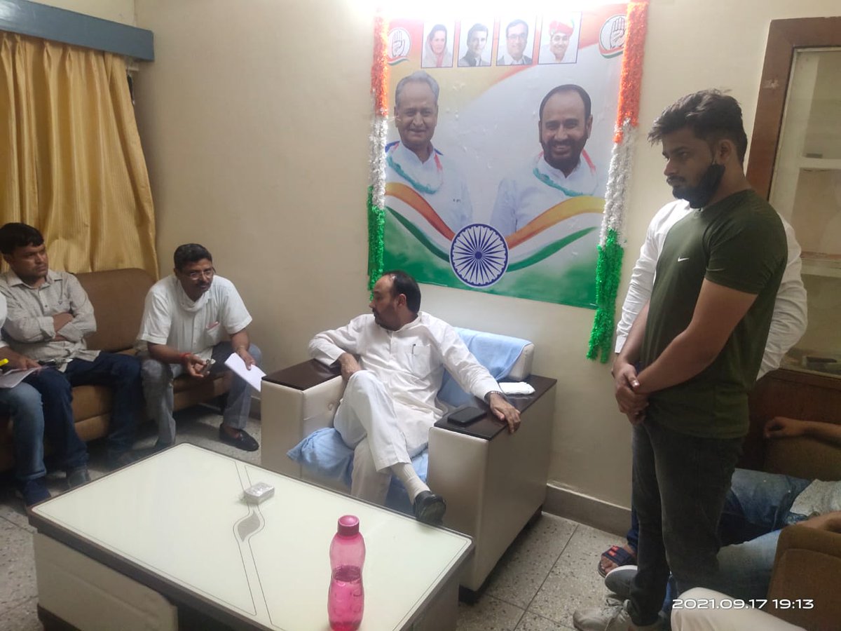 Rahulsharma4269's tweet photo. PHED में 6 साल से रिक्त चल रहे JEN के 368 पदो को उक्त RSMSSB JEN 01/2020 भर्ती में जोड़ने की माँग लेकर, जो कि सभी वर्गों के छात्रहितो का विषय है , @NubcSc के साथ विभिन्न जगहों पर मुलाक़ात की, जिसका बहुत जल्द सकारात्मक परिणाम मिलने की उम्मीद है 
@Tatu_S_Lal
#पीएचईडी_368_एड_करो https://t.co/Gm29ixlr5z