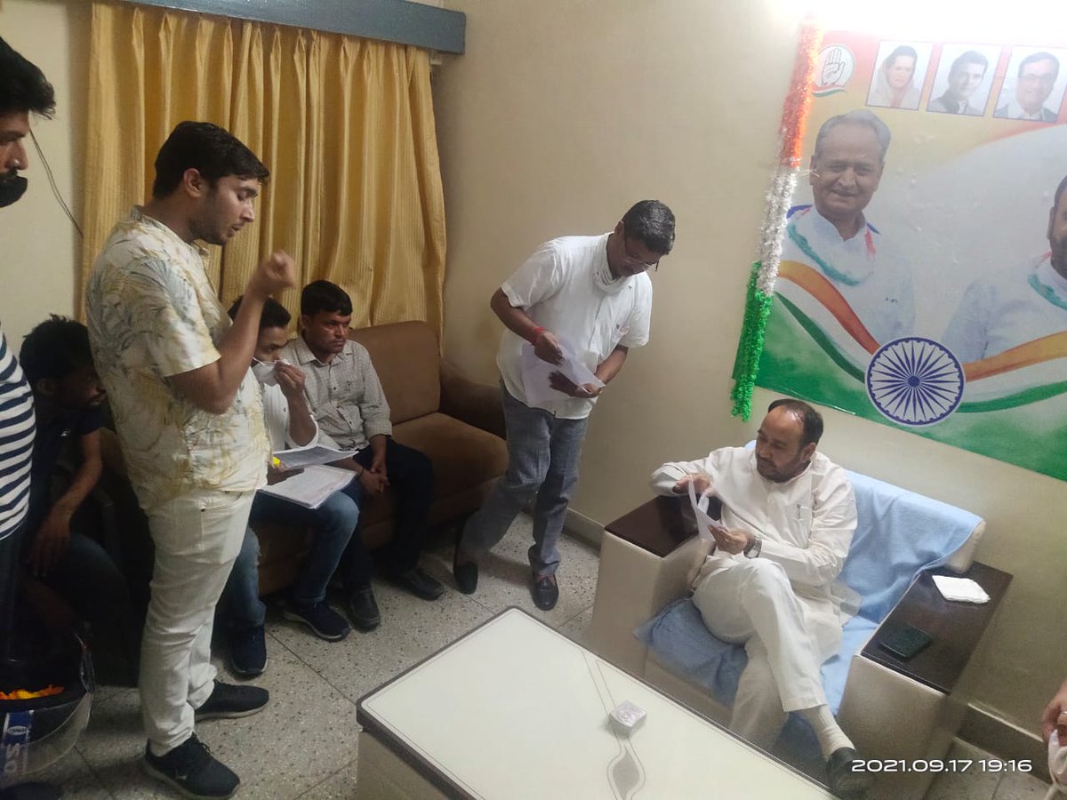 Rahulsharma4269's tweet photo. PHED में 6 साल से रिक्त चल रहे JEN के 368 पदो को उक्त RSMSSB JEN 01/2020 भर्ती में जोड़ने की माँग लेकर, जो कि सभी वर्गों के छात्रहितो का विषय है , @NubcSc के साथ विभिन्न जगहों पर मुलाक़ात की, जिसका बहुत जल्द सकारात्मक परिणाम मिलने की उम्मीद है 
@Tatu_S_Lal
#पीएचईडी_368_एड_करो https://t.co/Gm29ixlr5z