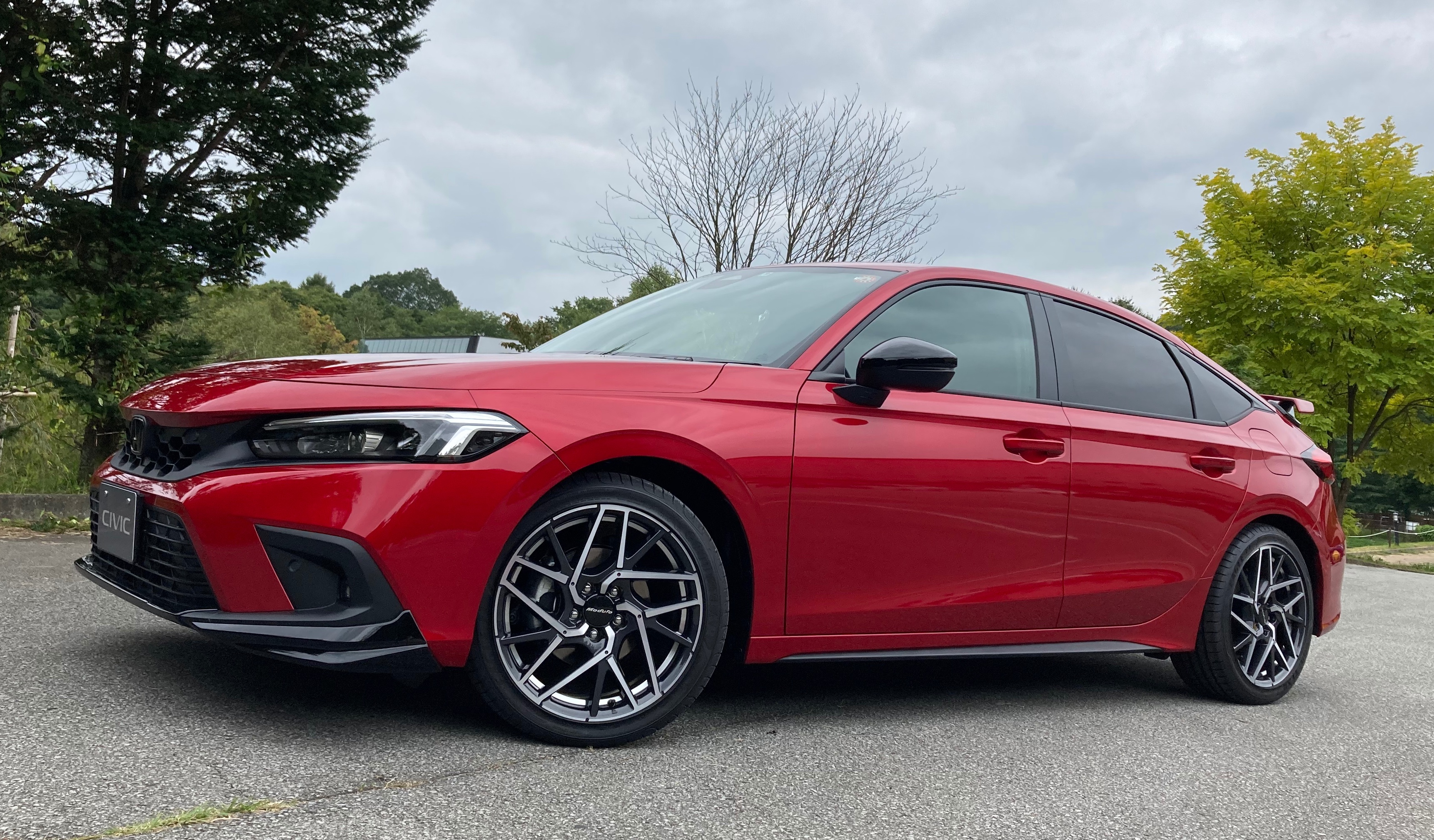Honda Style ホンダスタイル 話題の新型シビック 先代fk型はイギリス スウィンドン工場製の 輸入車 でしたが 新型のfl型は埼玉製作所 寄居工場にて生産が行われます メディア試乗会には標準車 Modulo装着車が用意されていましたが ともにタイヤは