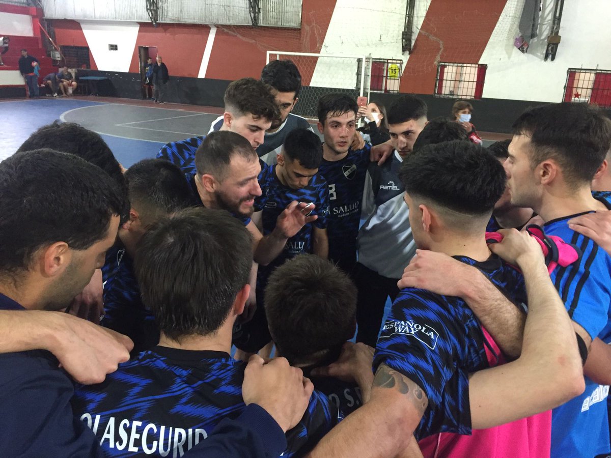 LaUdeEzpeleta's tweet photo. ¡Gran victoria de la "U"! 💙 Con goles de @MauriPayer x2, @rigoleandro, @tinoripoll, @LucasCordary y @ThiagoAzaldegui, el equipo conducido por @LeoParrotta superó 6-2 a @HuracanFutsal como visitante en la primera fecha de la Zona Permanencia 💪🙌⚽

#VamosLaU #UniondeEzpeleta https://t.co/AtZgN6lTqq