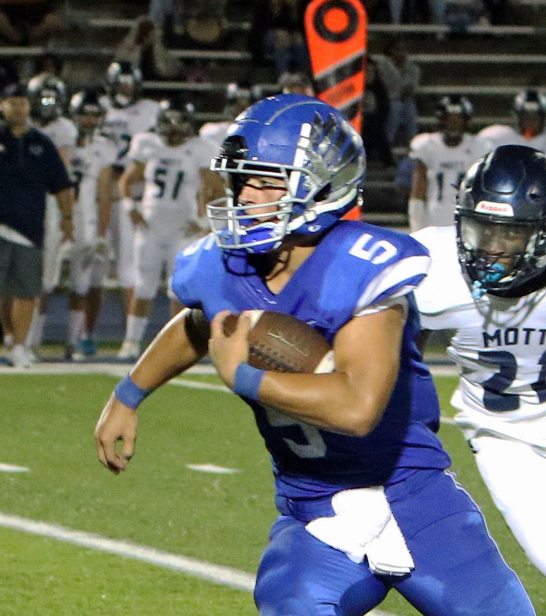 Lakeland’s Tate Farquhar scampers 29 yards for the winning touchdown in the Eagles thrilling 35-28 win over Waterford Mott on Friday! <a href="/spinalcolumn1/">Spinal Column Media Group</a> <a href="/LHSeagle4sports/">Lakeland Athletics</a> <a href="/LakelandLHS/">Lakeland High School (LHS)</a>