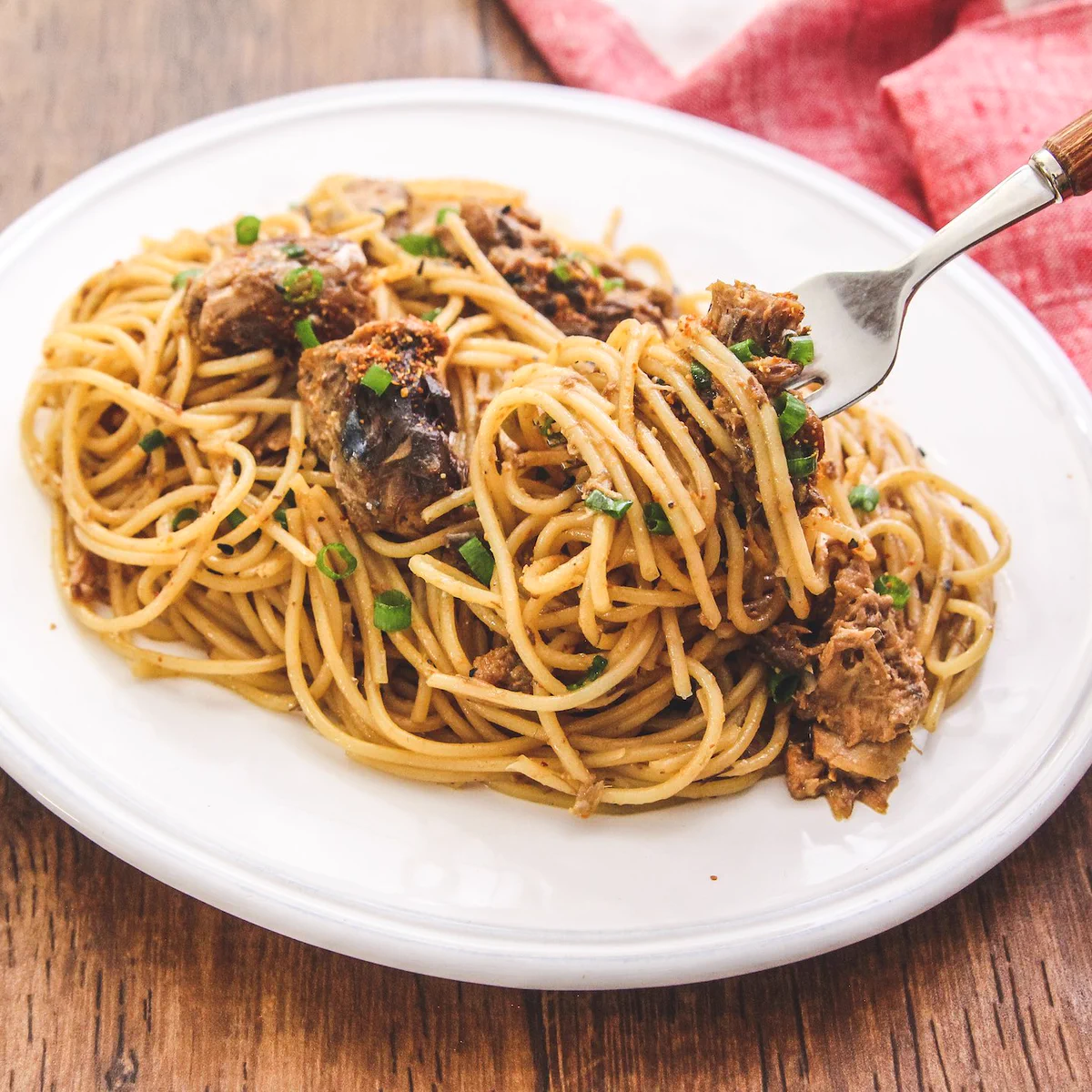 おかわりが欲しくなる味に仕上がる？！サバ缶を使った、とっても美味しそうなパスタレシピ！