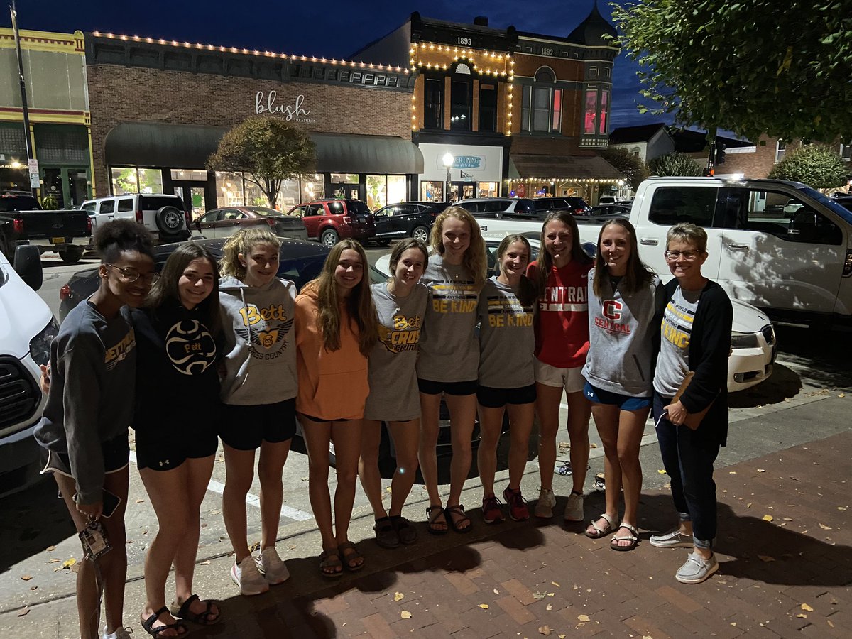 3 positives: a Booster club that supports our program, seeing the twins, Layken and Payton, and the opportunity to spend time with 7 of Bettendorf’s great kids. #togetherwerun