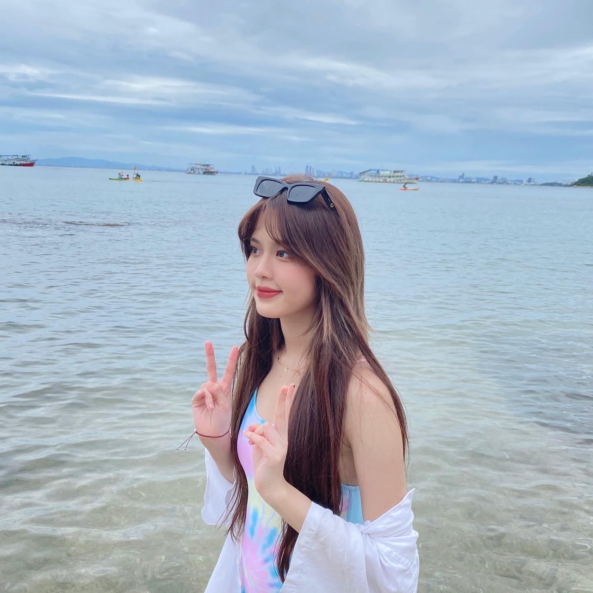 StationOfMobile's tweet photo. [Mobile’s post]

น่ารัก สดใสมากกกกก ทะเลที่ไหนจะสดใสเท่ามีเธอ~~

“แอ๊ะ”

#mobilebnk48 #bnk48 https://t.co/X8MpkxA82T