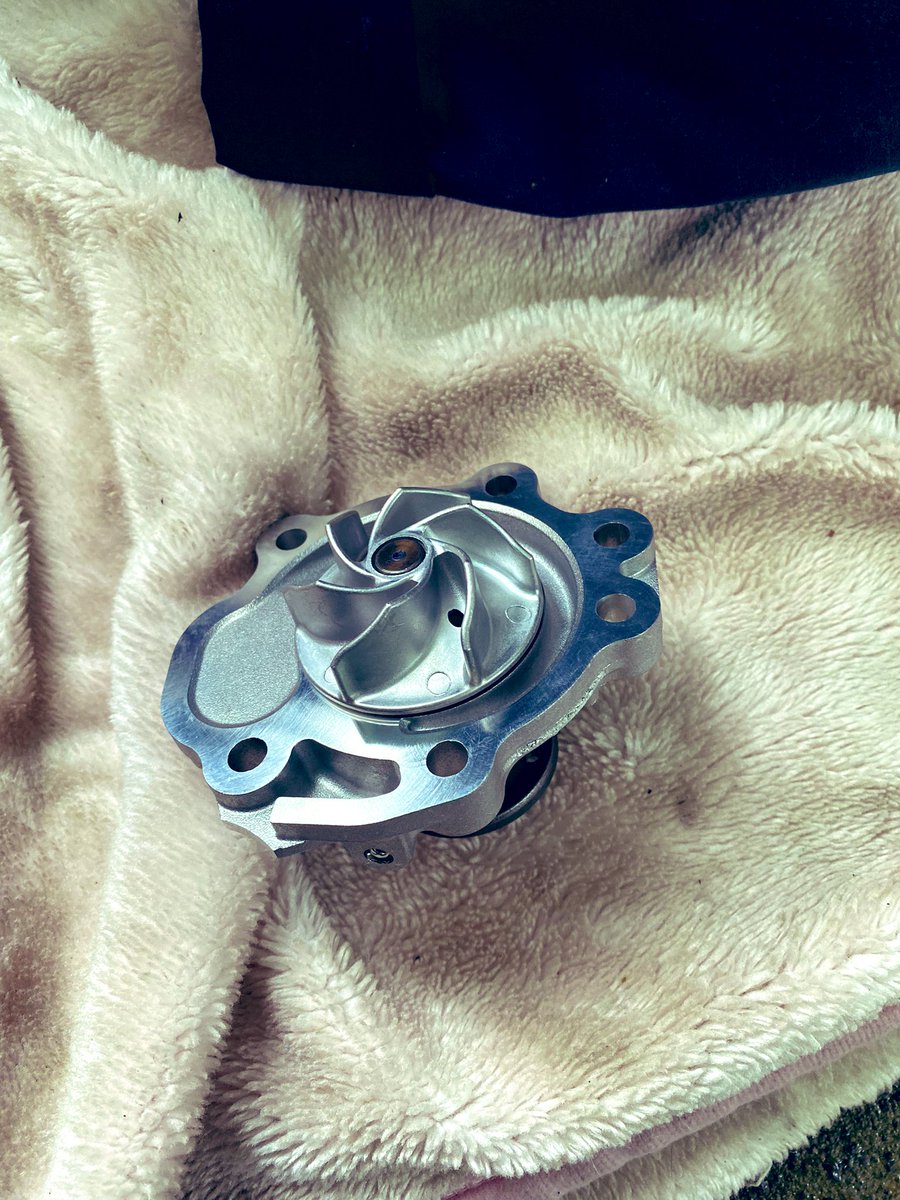 k_auto_service's tweet photo. 皆様コロナ禍でお忙しい中お疲れ様です☺️

本日、ソリオ💡修理👈

異音によりウォーターポンプとベルト交換のお客様からの依頼でしたが、
なんと👀原因はオルタネーターのベアリングの摩耗による物でした💦💦

厳しい時期ですが頑張って乗り越えていきましょう🥺💦

#依頼
#中古車販売
#修理依頼03 https://t.co/SHKlDxnThW