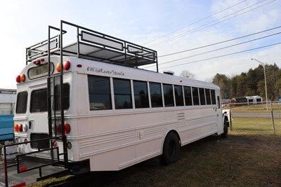 lalu kami pun berdoa sebelum berangkat agar saat di perjalanan dan di lokasi diberi kelancaran. Kami semua pun siap dan segera naik bus yang sudah disediakan dengan total 3 bus. Perjalanan yang ditempuh sekitar 3-4 jam, pukul 10.50 kami pun sampai di tempat camping. #DXNCAMP