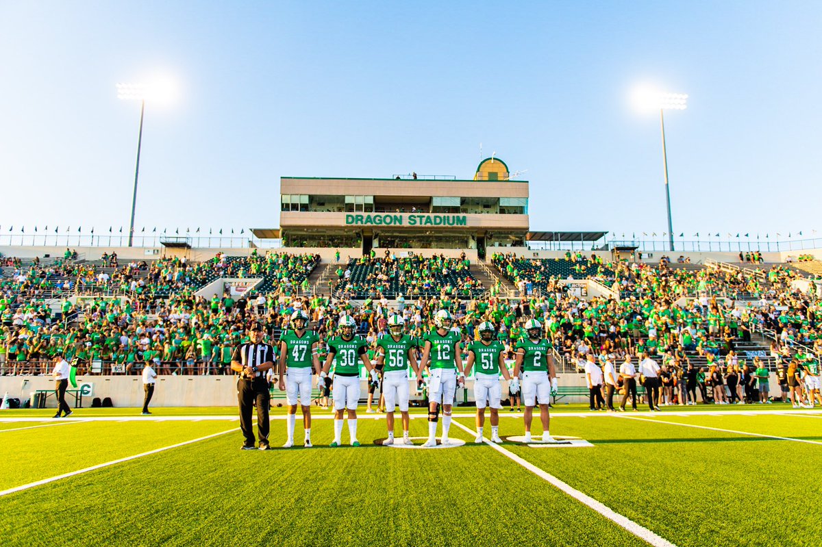 matts_photos_'s tweet photo. Dragon 🏈 with another win.. 4-0 

@CarrollDragonFB @CABCSLC @SLCAthletics @CarrollSRHigh @Carrollisd @Gosset41 @NatebGall @LoganA__ @cuatro_smart @AustinPage34 @owenallen_slc @_kadenanderson @tylerwhite2023 #txhsfb https://t.co/kD0LhXiCMS
