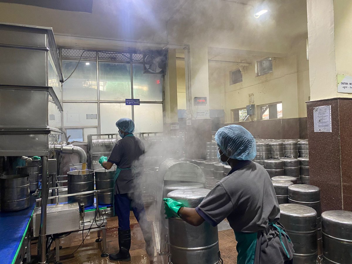 nishkrit's tweet photo. Did you know AkshayPatra foundation feeds about 17 lakh students EVERYDAY. Well thats the power of indian culture and values. 

#AkshayPatraFoundation #YouthCanLead 
#LearningTheMethods
#TataTrust https://t.co/uMIea8ccd6