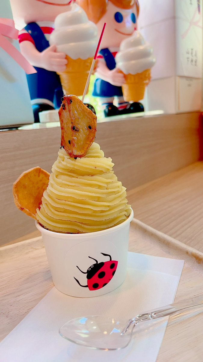 LinRenR's tweet photo. 和栗モンブランと鳴門金時モンブラン💕💕💕🥺🌰🍠
どっちも中にバニラソフトクリームが入っててめちゃくちゃ美味しかった🥺💕💕💕
見た目のフォルムも可愛い❤️
#LIBCAFE #熊本 https://t.co/aiSKkYnxvs